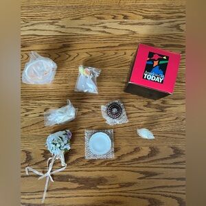 Vintage AMERICAN GIRL Doll Flowers And Favors Released 2002 and Retired 2004.